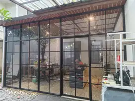Pemasangan partisi kaca dan Aluminium