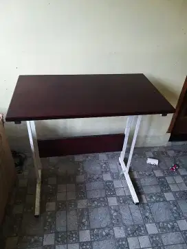 Meja kantor mulus bahan besi dan kayu asli