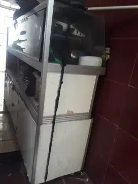 Etalase kaca bekas kondisi baik
