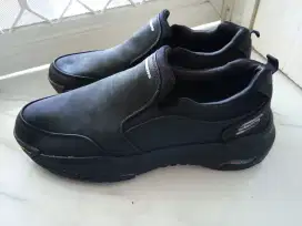 SEPATU SKECHERS UKURAN 44