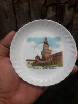 Antik vintage piring keramik souvenir kastil forzesco milan italy 10cm