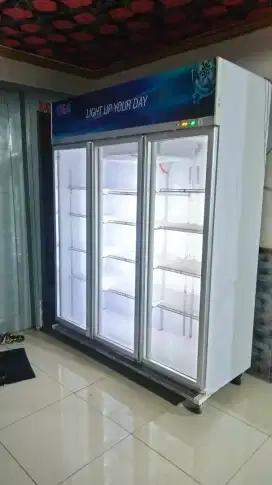 Showcase Gea kapasitas 1500L
