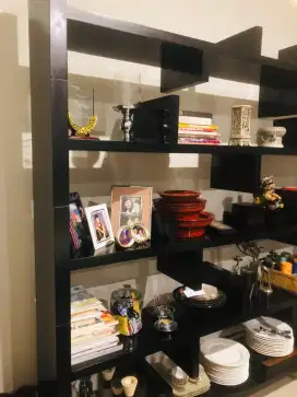 Rak kabinet kayu mahogany