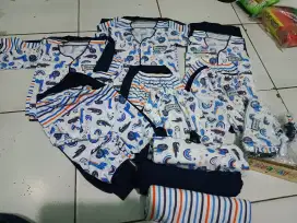 1 paket pakaian anak bayi, usia 0-1 tahun