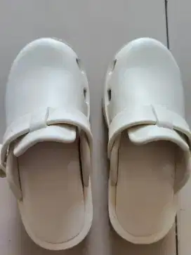 Sendal Wanita Warna Putih