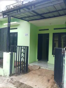 Disewakan tahunan rumah siap huni untuk keluarga