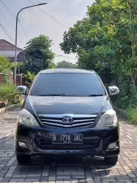 Toyota Innova 2010 Diesel V AT