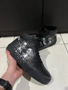 Sepatu bershka x the simpsons