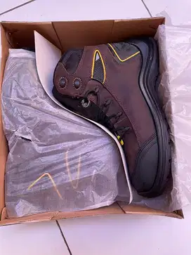 Dijual cepat Sepatu Safety Jogger Volcano
