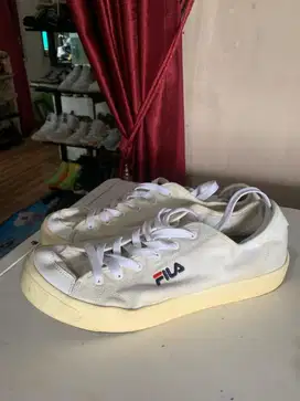 SEPATU FILA SIZE 42.5