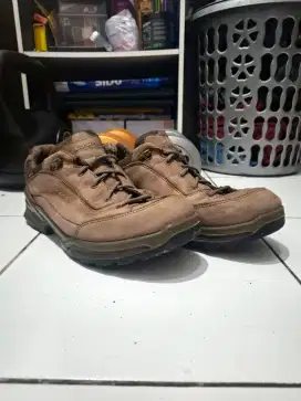 Sepatu Lowa Renegade GTX Low Hiking Mens