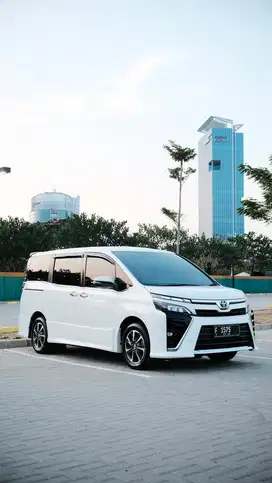 TOYOTA VOXY 2019