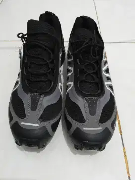 Sepatu Salomon pria