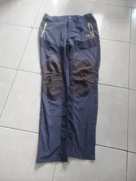 Celana outdor motif