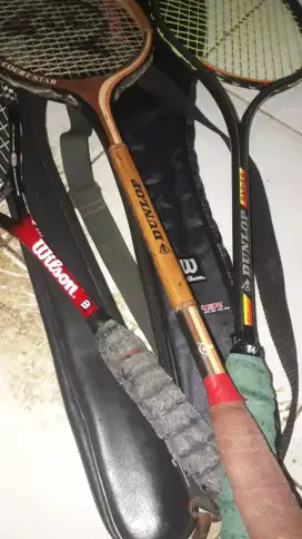 Jual raket tennis merk Wilson dan Dunlop masih bagus terawat bekas.