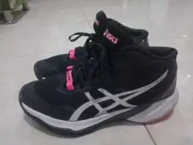 Sepatu sport volly