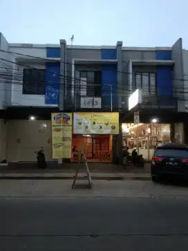 RUKO ANTAPANI RAYA, LOKASI STRATEGIS
COCOK UNTUK KANTOR ATAU KULINER