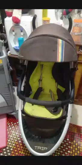 Di jual perlemgapan bayi+tempat tidurnya
