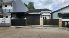 DISEWAKAN RUMAH LUAS, NYAMAN LOKASI STRATEGIS