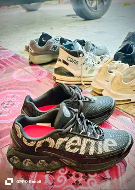 Supreme Nike hitam