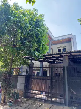 Rumah Asri 2 Lantai Ada Balkon Untuk Nyantai di Kencana Loka