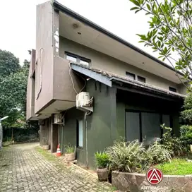 HOME OFFICE CILANDAK TENGAH RAYA DENGAN HALAMAN DEPAN  LUAS