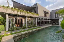 CONTEMPORARY MINIMALIST HAVEN IN MUNGGU WITH RICE FIELD VIEWS