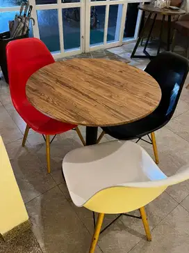 Meja Makan Bundar