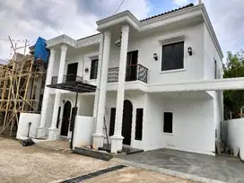 diJual Rumah ala Eropa lokasi strategis di Pondok Bambu Duren Sawit
