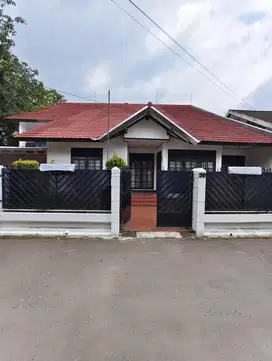 Rumah Terawat Bagus di Bawah NJOP di Jalan Suryalaya Barat Buahbatu