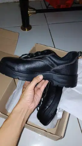 SEPATU SAFETY - TEAM