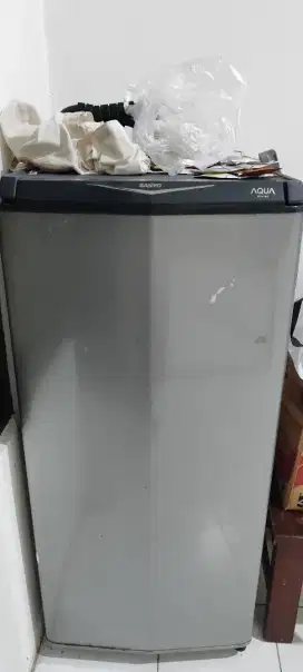 Dijual kulkas sanyo