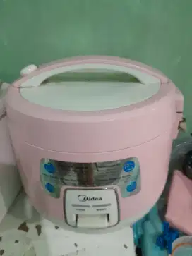Di jual rice cooker Midea