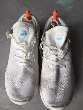 Sepatu olah raga ukr 43