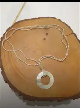 preloved Kalung manik kerang bentuk bulat manik asli