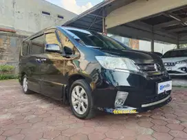[OLX Mobbi] Nissan Serena Merah 2.0 Highway Star Bensin-AT 2013 STS