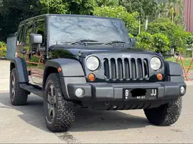 JEEP WRANGLER  3.8L AT HITAM 2011 SUPER TERAWAT DIJUAL CEPAT TERMURAH