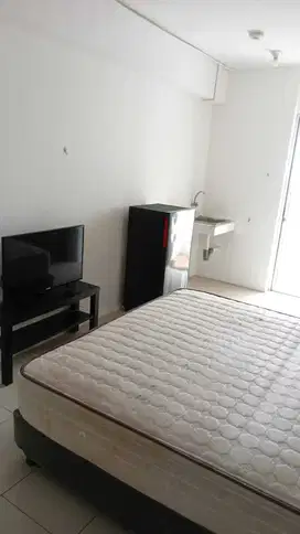 Lt rendah studio semi apartemen bassura city,jakarta