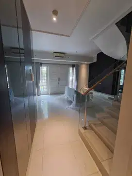 Disewakan Kondominium Rivera Mansion  Waterplace E 3 br semi furnish