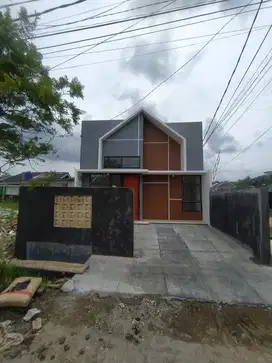 Rumah strategis di jalan boulevat