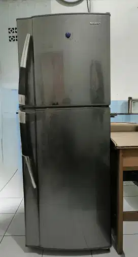 Kulkas Sharp bisa TT