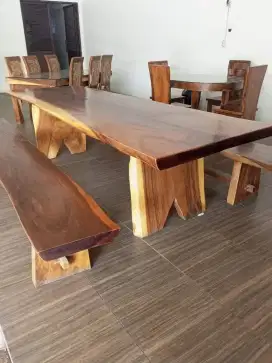 Meja makan kayu trembesi alami