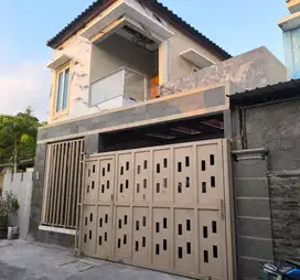 rumah cantik 2 lantai furnished dekat exit Tol klodran Solo