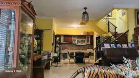 DIJUAL RUMAH MEWAH DI CLUSTER TENGAH KOTA WISATA, DEKAT MAL!