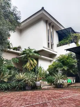RUMAH MEWAH DALAM CLUSTER DI JAGAKARSA JAKARTA SELATAN