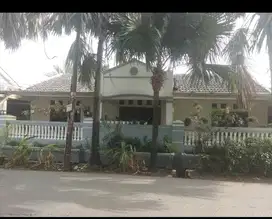 Rumah Dengan Tanah Luas Lokasi Strategis Cocok Untuk Usaha Rawalumbu