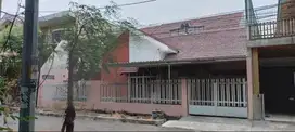 Disewakan Rumah 1,5 Lantai Dekat Bundaran Satelit Siap Huni minim 2th