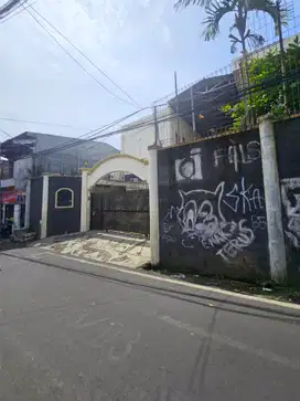 SUPER NEGO! Rumah Dijual Kemang. Jalan Utama. Dekat Tendean.