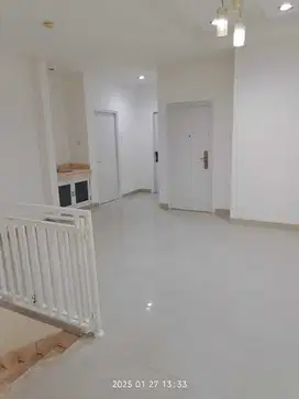 Rumah PIK 8x22 Minimalis 3 Lantai Rapih Siap Huni
