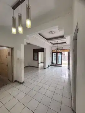 Disewakan Rumah 1 Lantai Hoek Di Margahayu Raya